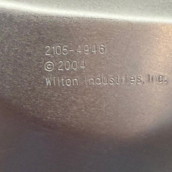 WILTON 2004 Cake Pan Topsy Turvy #2105-4946 Used Once! - Picture 3 of 8